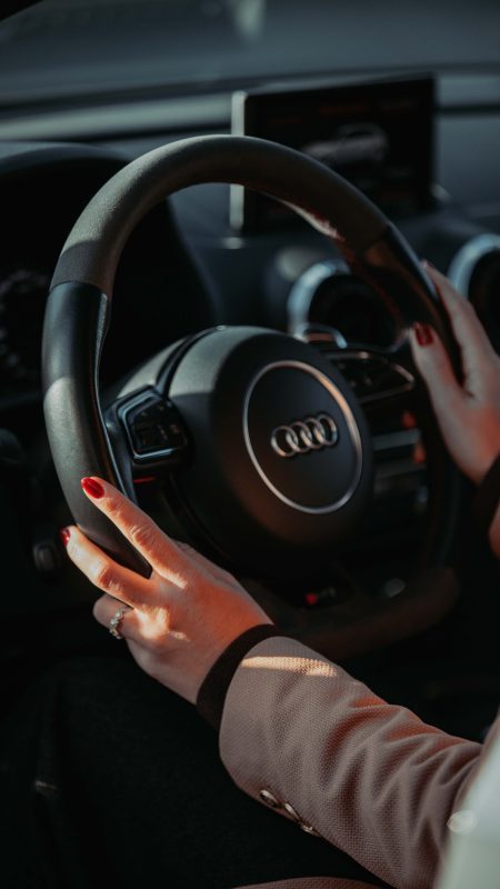 details voiture de sport audi RS3 volant