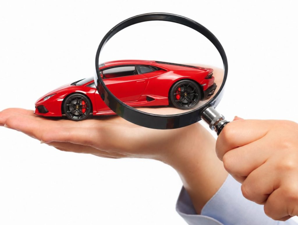 zoom sur une voiture de sport lamborghini huracan